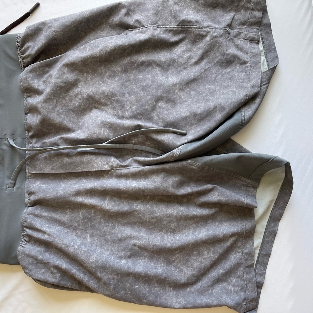 SIZE Medium Lululemon THE short. 7 inch inseam zipper pocket and shirt
